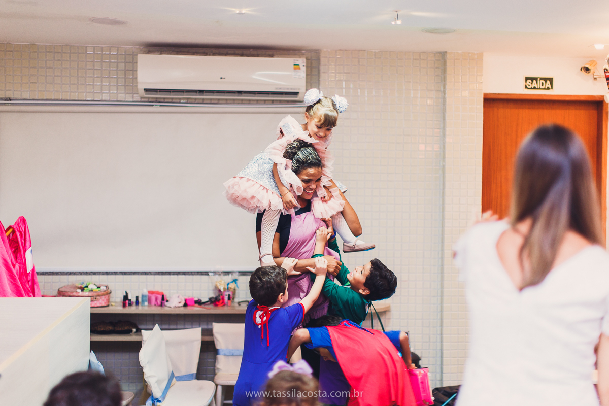festa infantil em vitória, tássila costa fotografia, aniversári infantil em Vitória ES, festa de menina no tema LOL, festa linda de menina, roupa da boneca LOL, 5 anos da Maitê