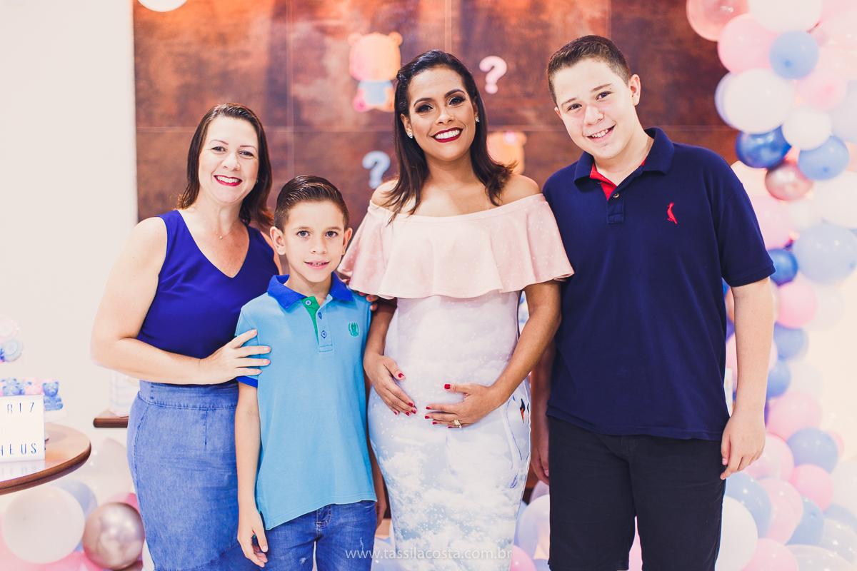 fotos de chá revelação, o que fazer para revelar o sexo do bebê para a família, família linda no chá revelação no Matheus, Praia da Costa, Vila Velha ES, Tássila Costa fotografia