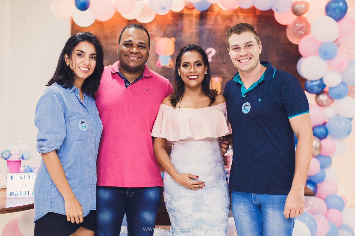 fotos de chá revelação, o que fazer para revelar o sexo do bebê para a família, família linda no chá revelação no Matheus, Praia da Costa, Vila Velha ES, Tássila Costa fotografia