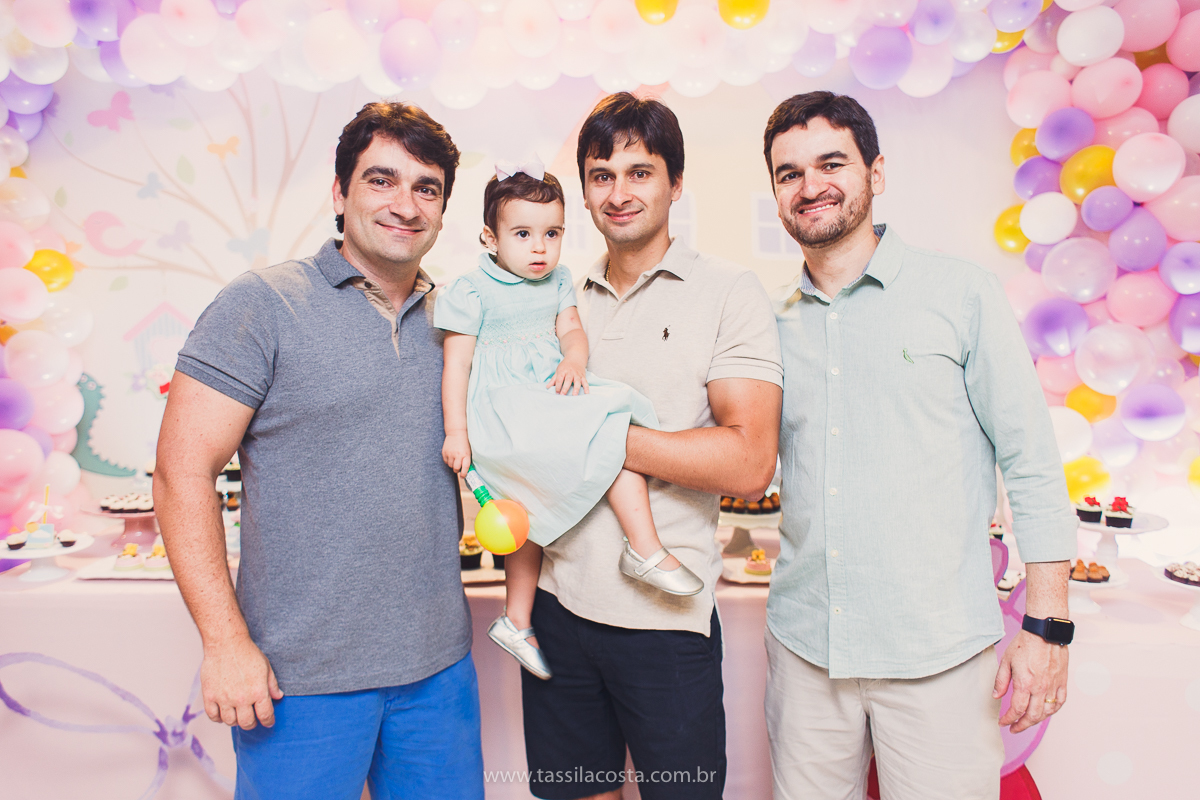 festa de aniversário para menina, no tema Peppa Pig, decoração by Melina Pitanga, fotos de Tássila Costa fotografia, festa de 02 anos da Júlia, feita no prédio de casa, look lindo para aniversário de 2 anos, qual cor de vestido usar na festa de 1 ano