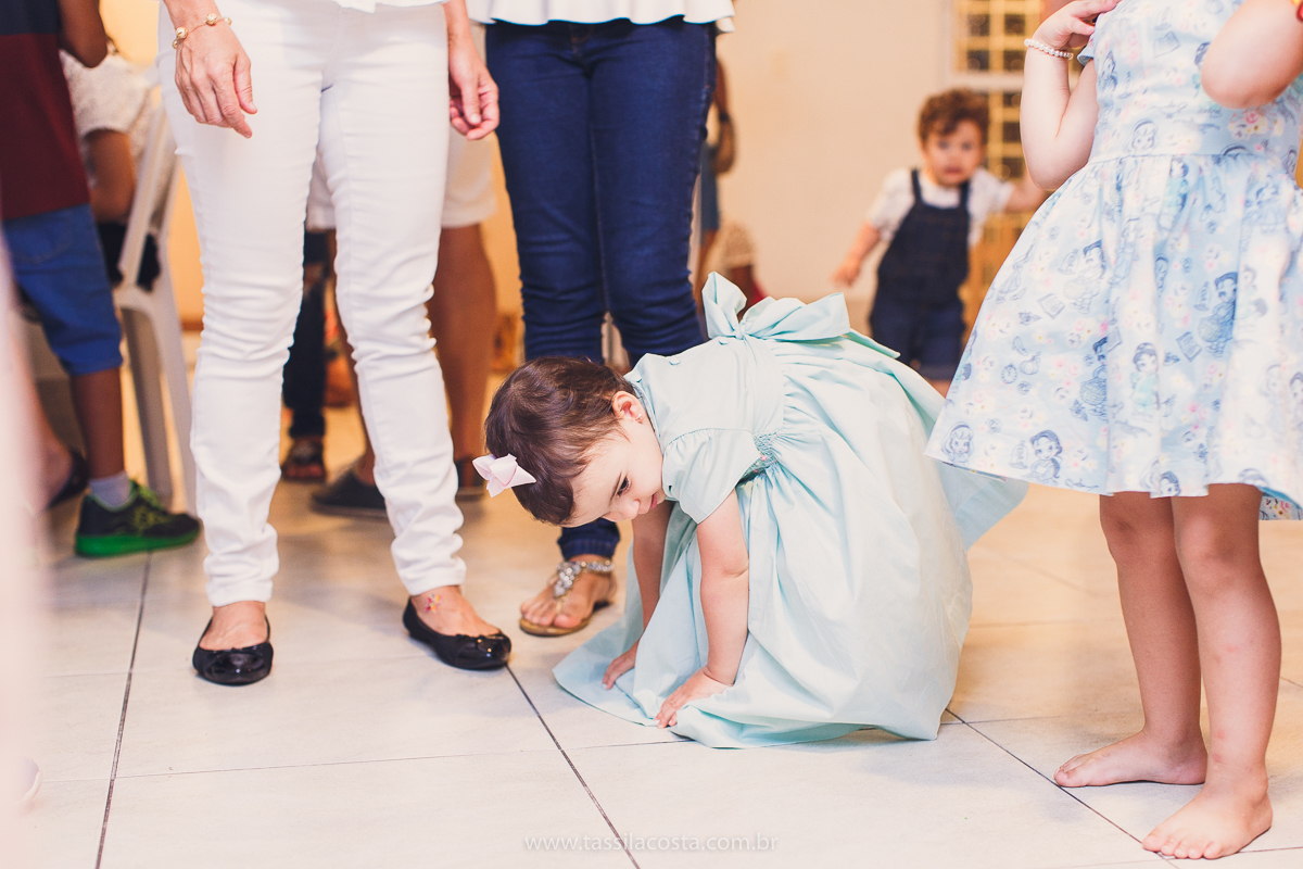 festa de aniversário para menina, no tema Peppa Pig, decoração by Melina Pitanga, fotos de Tássila Costa fotografia, festa de 02 anos da Júlia, feita no prédio de casa, look lindo para aniversário de 2 anos, qual cor de vestido usar na festa de 1 ano