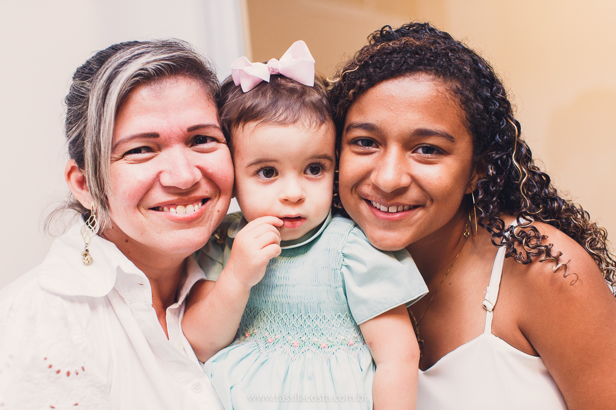 festa de aniversário para menina, no tema Peppa Pig, decoração by Melina Pitanga, fotos de Tássila Costa fotografia, festa de 02 anos da Júlia, feita no prédio de casa, look lindo para aniversário de 2 anos, qual cor de vestido usar na festa de 1 ano