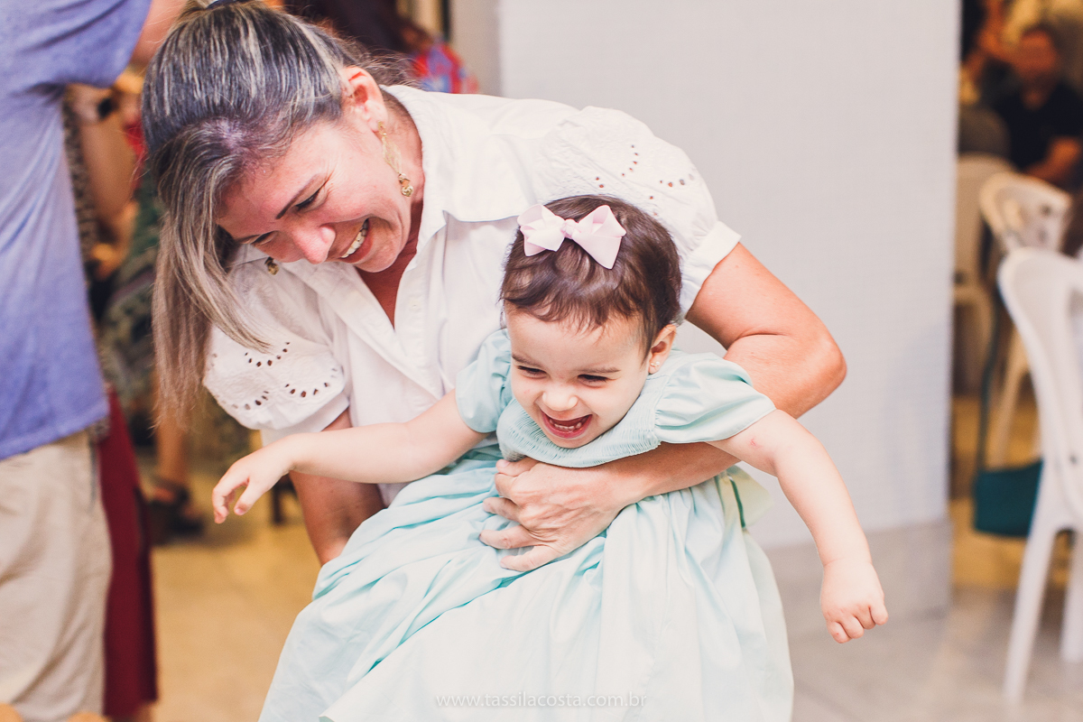 festa de aniversário para menina, no tema Peppa Pig, decoração by Melina Pitanga, fotos de Tássila Costa fotografia, festa de 02 anos da Júlia, feita no prédio de casa, look lindo para aniversário de 2 anos, qual cor de vestido usar na festa de 1 ano