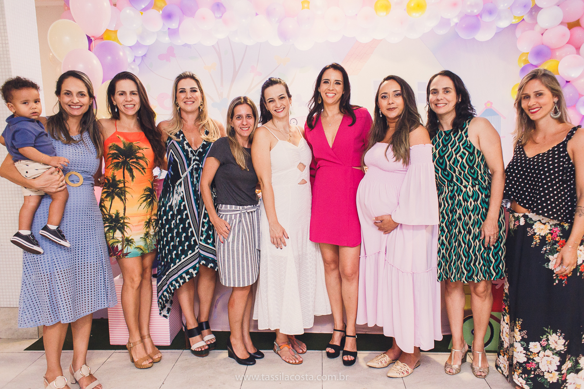 festa de aniversário para menina, no tema Peppa Pig, decoração by Melina Pitanga, fotos de Tássila Costa fotografia, festa de 02 anos da Júlia, feita no prédio de casa, look lindo para aniversário de 2 anos, qual cor de vestido usar na festa de 1 ano