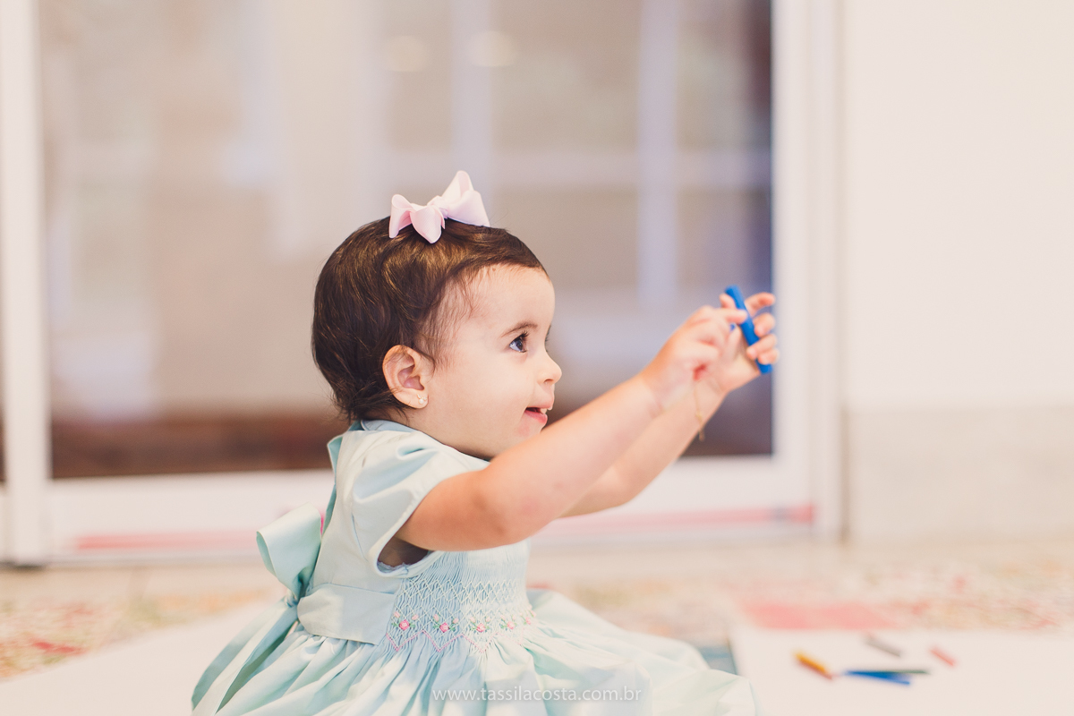 festa de aniversário para menina, no tema Peppa Pig, decoração by Melina Pitanga, fotos de Tássila Costa fotografia, festa de 02 anos da Júlia, feita no prédio de casa, look lindo para aniversário de 2 anos, qual cor de vestido usar na festa de 1 ano