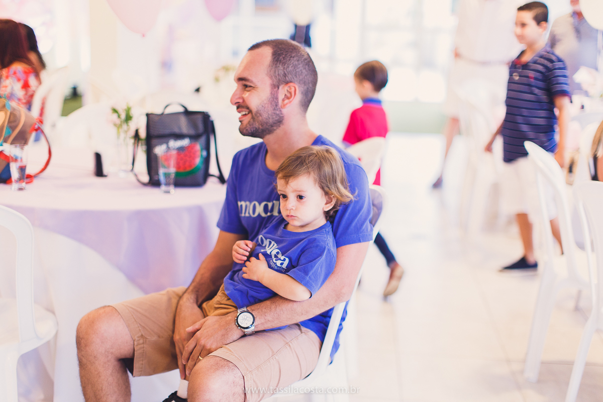 festa de aniversário para menina, no tema Peppa Pig, decoração by Melina Pitanga, fotos de Tássila Costa fotografia, festa de 02 anos da Júlia, feita no prédio de casa, look lindo para aniversário de 2 anos, qual cor de vestido usar na festa de 1 ano