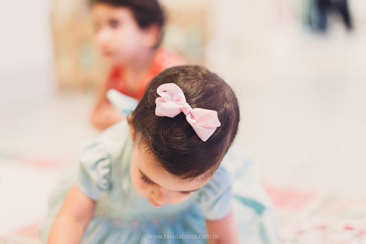 festa de aniversário para menina, no tema Peppa Pig, decoração by Melina Pitanga, fotos de Tássila Costa fotografia, festa de 02 anos da Júlia, feita no prédio de casa, look lindo para aniversário de 2 anos, qual cor de vestido usar na festa de 1 ano