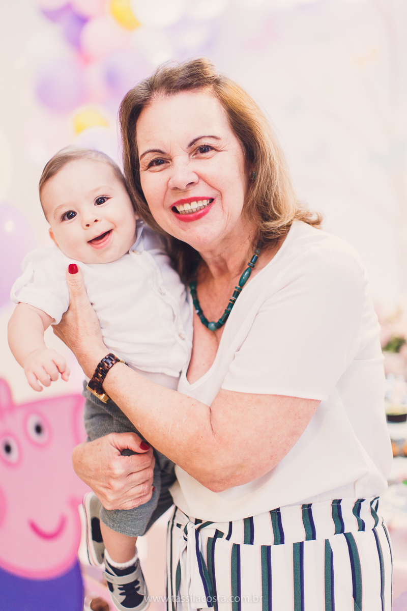 festa de aniversário para menina, no tema Peppa Pig, decoração by Melina Pitanga, fotos de Tássila Costa fotografia, festa de 02 anos da Júlia, feita no prédio de casa, look lindo para aniversário de 2 anos, qual cor de vestido usar na festa de 1 ano