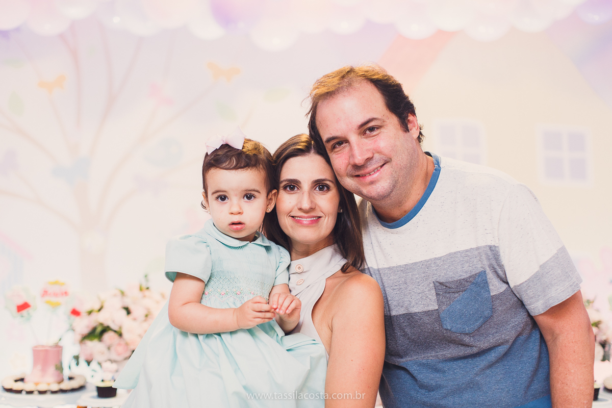 festa de aniversário para menina, no tema Peppa Pig, decoração by Melina Pitanga, fotos de Tássila Costa fotografia, festa de 02 anos da Júlia, feita no prédio de casa, look lindo para aniversário de 2 anos, qual cor de vestido usar na festa de 1 ano