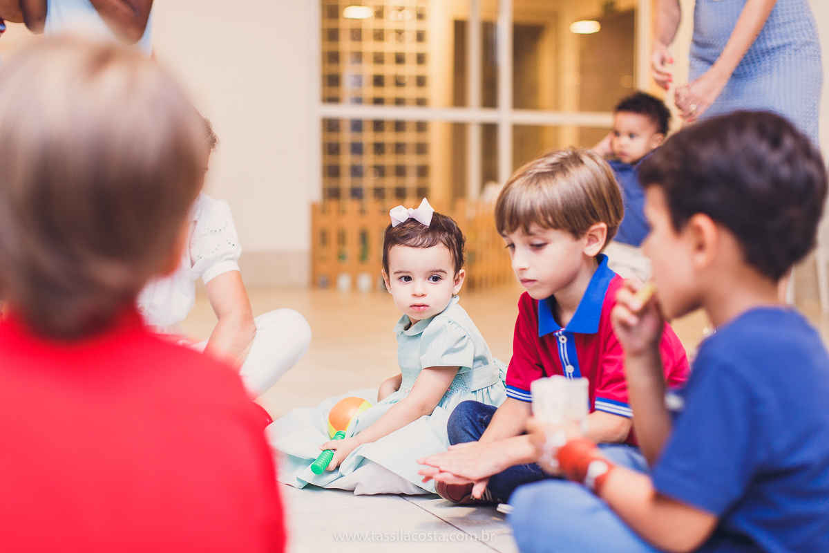 festa de aniversário para menina, no tema Peppa Pig, decoração by Melina Pitanga, fotos de Tássila Costa fotografia, festa de 02 anos da Júlia, feita no prédio de casa, look lindo para aniversário de 2 anos, qual cor de vestido usar na festa de 1 ano