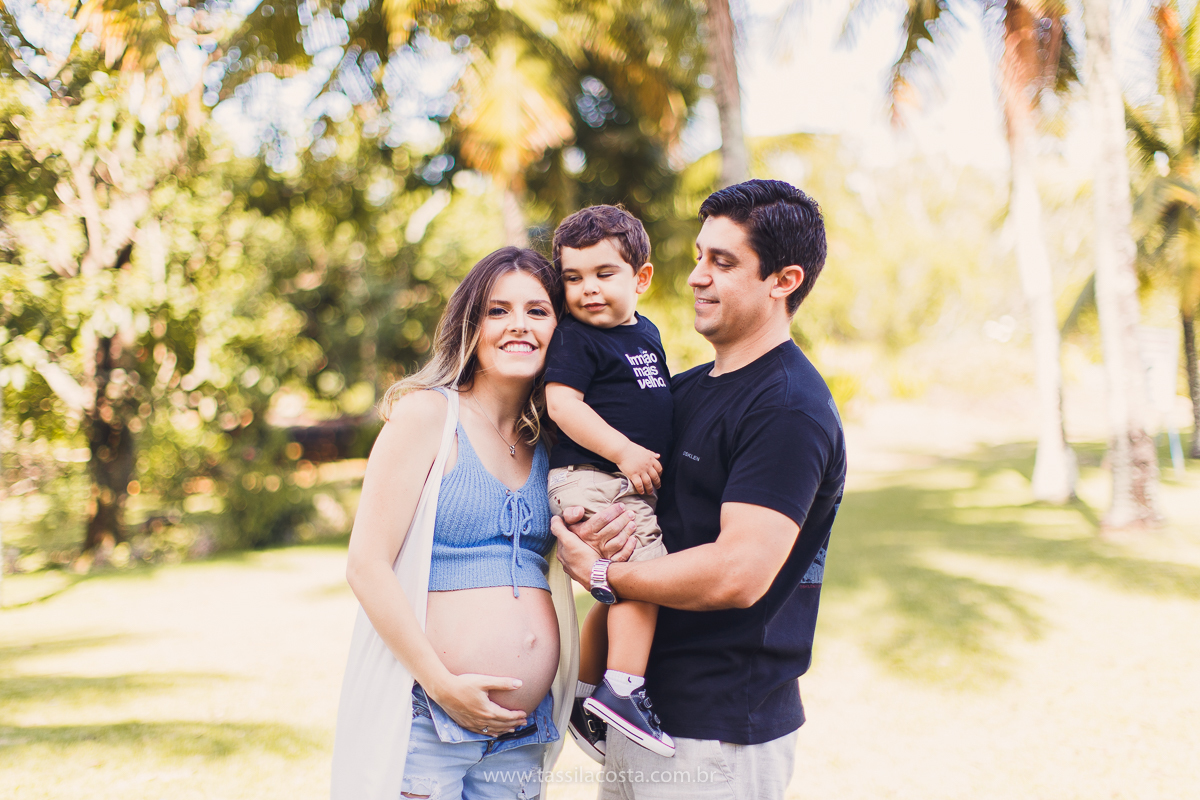 fotos no pôr do sol, em Vitória ES, fotos de grávida no pôr do sol, Ilha do frade, Tássila Costa fotografia, mãe de dois, look para ensaio externo na Ilha do Frade