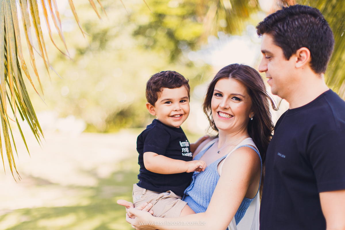 fotos no pôr do sol, em Vitória ES, fotos de grávida no pôr do sol, Ilha do frade, Tássila Costa fotografia, mãe de dois, look para ensaio externo na Ilha do Frade