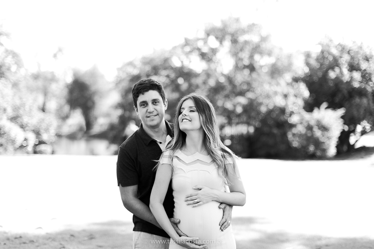 fotos no pôr do sol, em Vitória ES, fotos de grávida no pôr do sol, Ilha do frade, Tássila Costa fotografia, mãe de dois, look para ensaio externo na Ilha do Frade