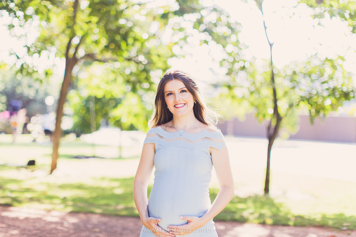 fotos no pôr do sol, em Vitória ES, fotos de grávida no pôr do sol, Ilha do frade, Tássila Costa fotografia, mãe de dois, look para ensaio externo na Ilha do Frade