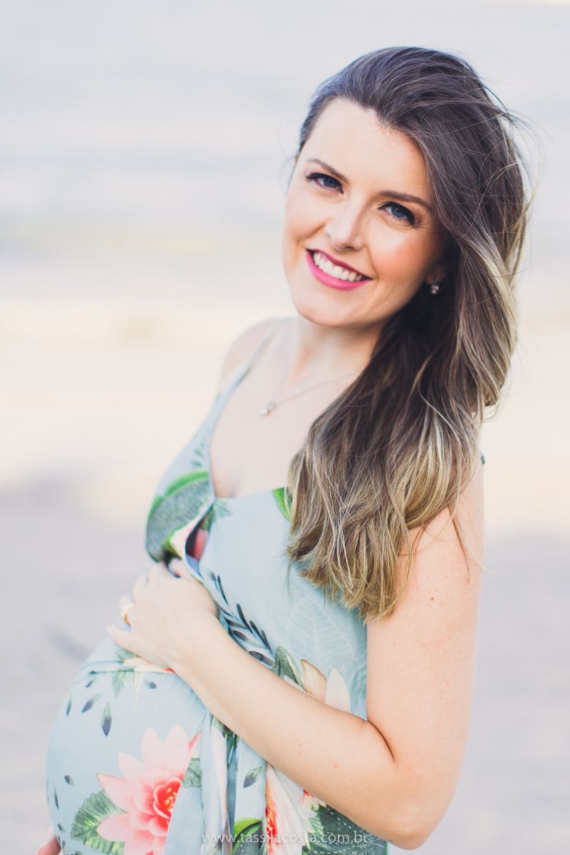 fotos no pôr do sol, em Vitória ES, fotos de grávida no pôr do sol, Ilha do frade, Tássila Costa fotografia, mãe de dois, look para ensaio externo na Ilha do Frade