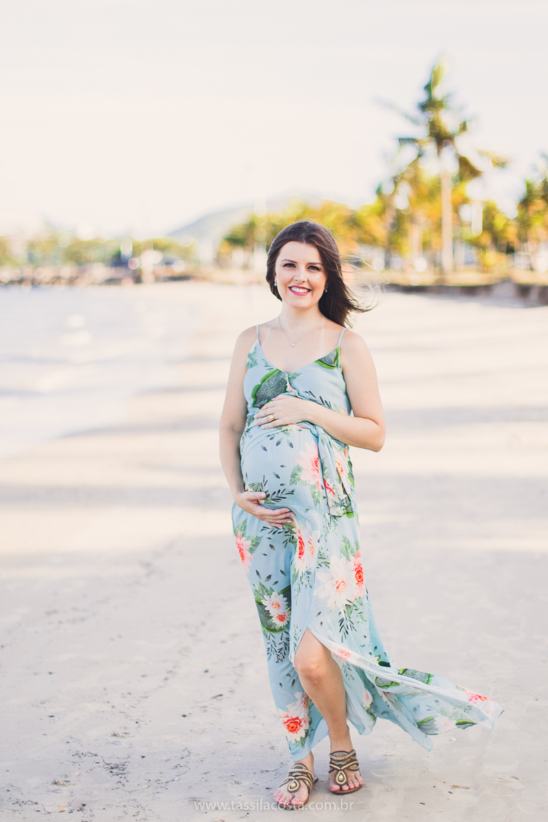 fotos no pôr do sol, em Vitória ES, fotos de grávida no pôr do sol, Ilha do frade, Tássila Costa fotografia, mãe de dois, look para ensaio externo na Ilha do Frade