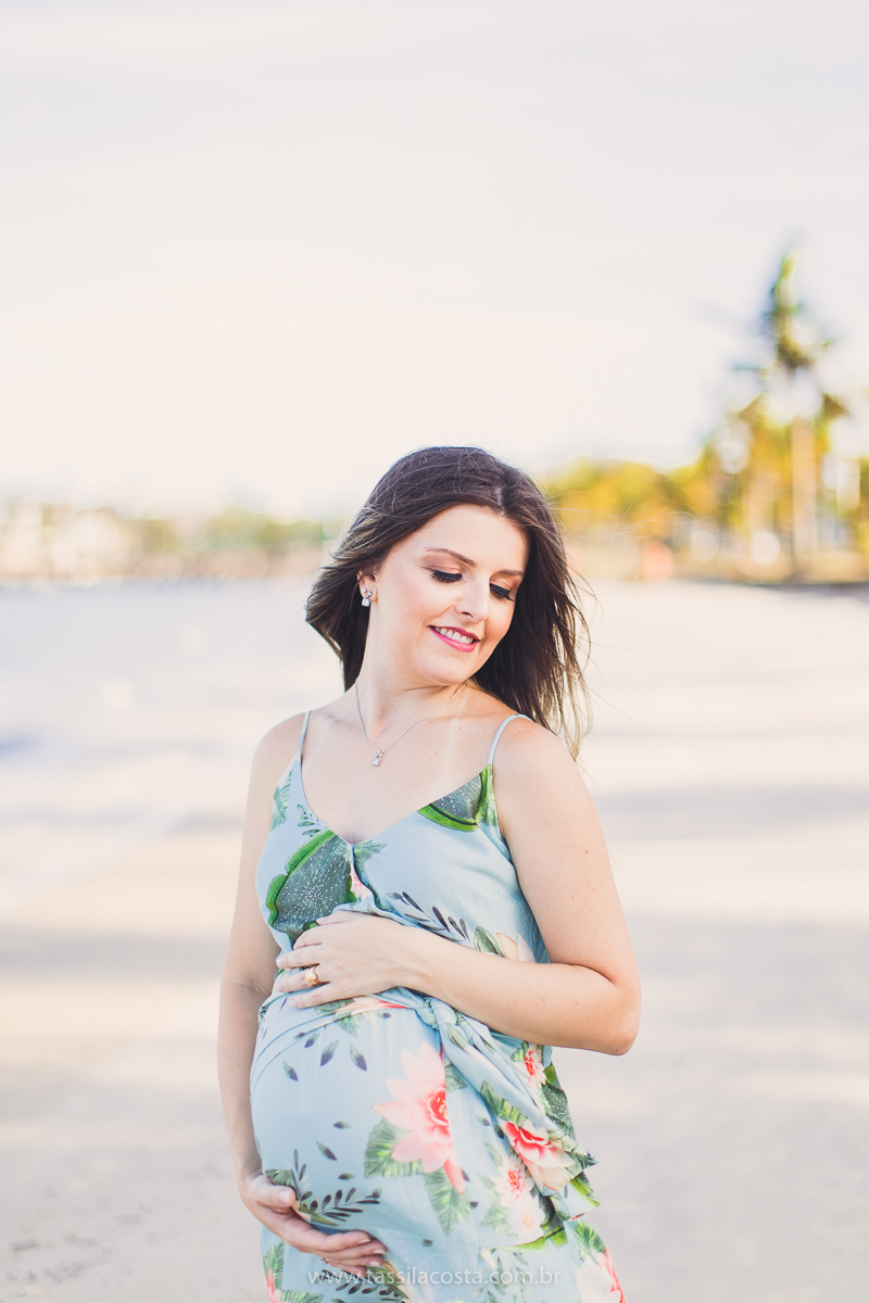 fotos no pôr do sol, em Vitória ES, fotos de grávida no pôr do sol, Ilha do frade, Tássila Costa fotografia, mãe de dois, look para ensaio externo na Ilha do Frade