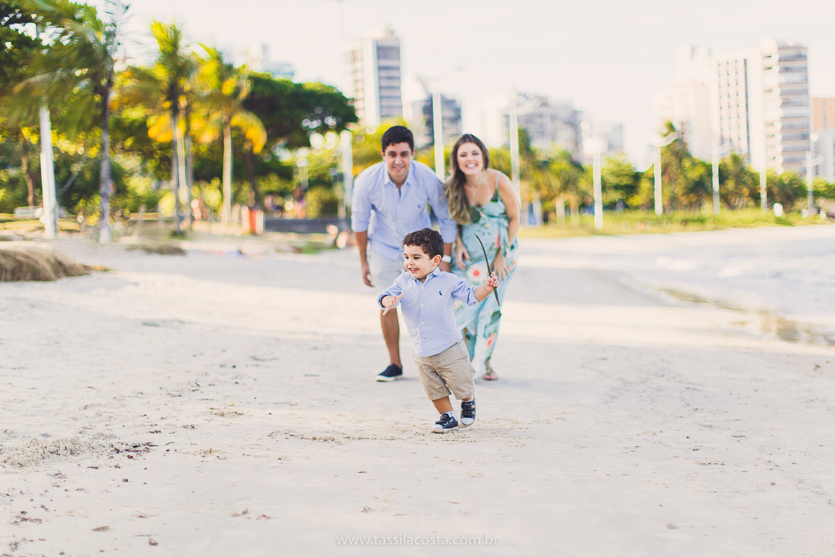 fotos no pôr do sol, em Vitória ES, fotos de grávida no pôr do sol, Ilha do frade, Tássila Costa fotografia, mãe de dois, look para ensaio externo na Ilha do Frade