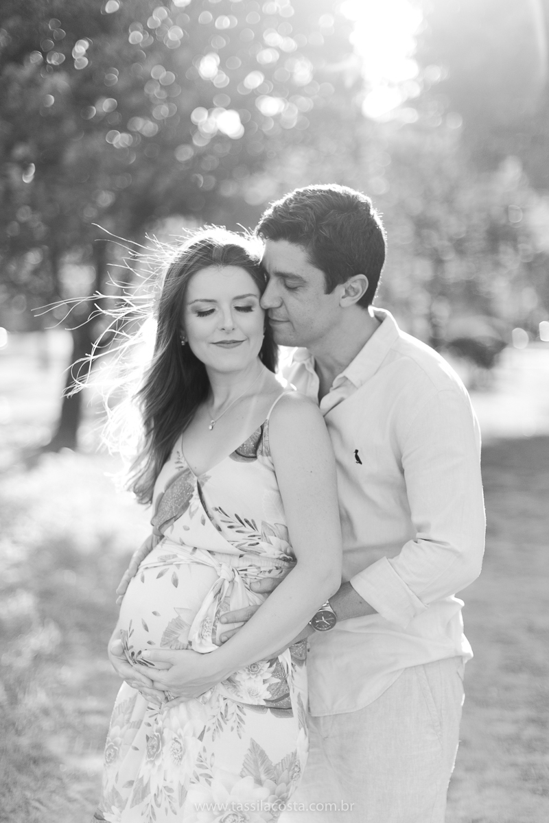 fotos no pôr do sol, em Vitória ES, fotos de grávida no pôr do sol, Ilha do frade, Tássila Costa fotografia, mãe de dois, look para ensaio externo na Ilha do Frade