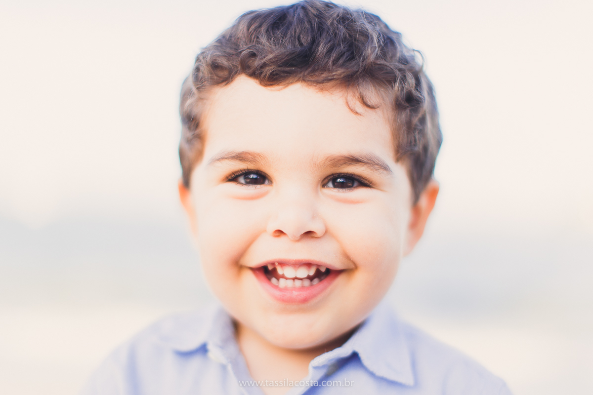 fotos no pôr do sol, em Vitória ES, fotos de grávida no pôr do sol, Ilha do frade, Tássila Costa fotografia, mãe de dois, look para ensaio externo na Ilha do Frade