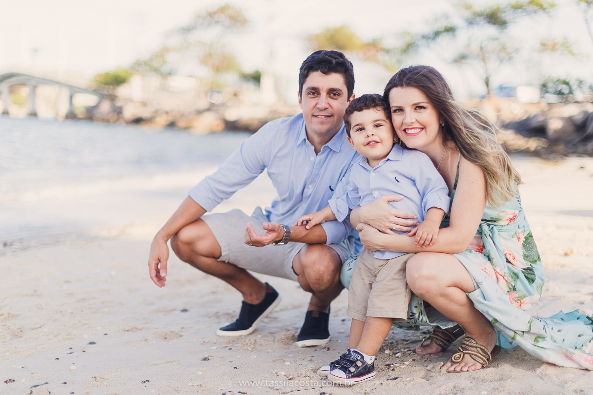 fotos no pôr do sol, em Vitória ES, fotos de grávida no pôr do sol, Ilha do frade, Tássila Costa fotografia, mãe de dois, look para ensaio externo na Ilha do Frade
