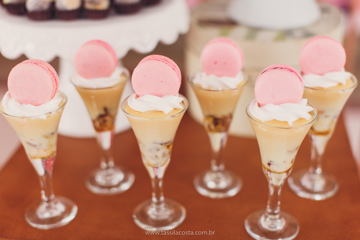 foto de chá bebê, decoração linda de chá de bebê, mãe de menina, decoração de chá de bebê de menina, decoração rosa e branca de chá de bebê, tássila costa fotografia, sandra festas, decoração de chá de bebê em Vila Velha ES, pais de primeira viagem