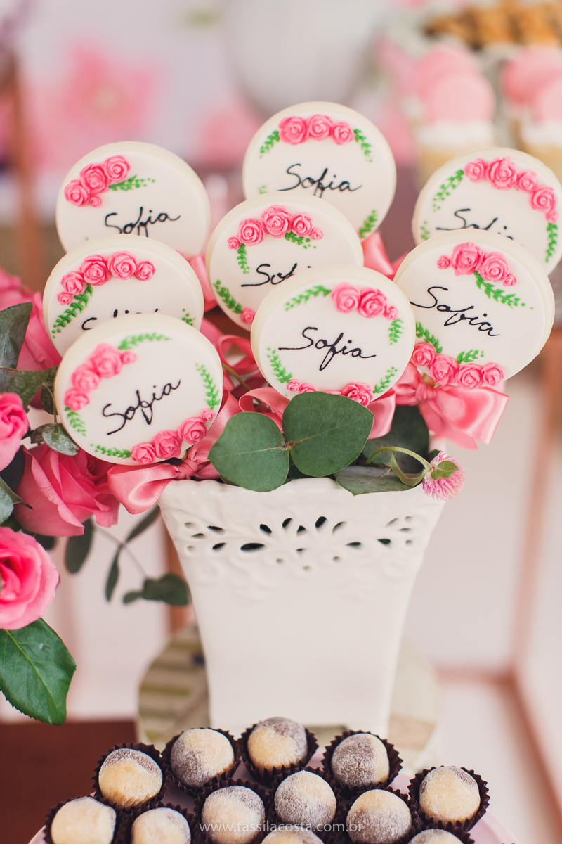 foto de chá bebê, decoração linda de chá de bebê, mãe de menina, decoração de chá de bebê de menina, decoração rosa e branca de chá de bebê, tássila costa fotografia, sandra festas, decoração de chá de bebê em Vila Velha ES, pais de primeira viagem
