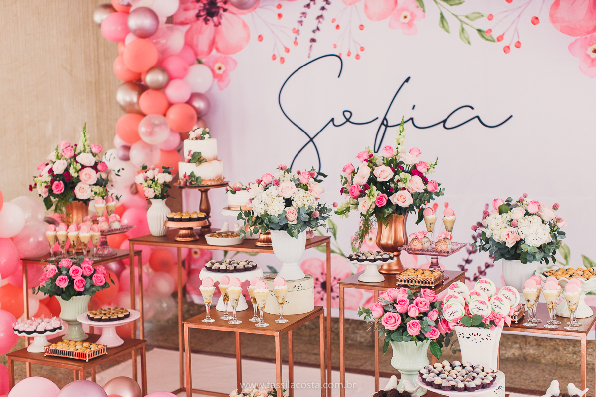 foto de chá bebê, decoração linda de chá de bebê, mãe de menina, decoração de chá de bebê de menina, decoração rosa e branca de chá de bebê, tássila costa fotografia, sandra festas, decoração de chá de bebê em Vila Velha ES, pais de primeira viagem