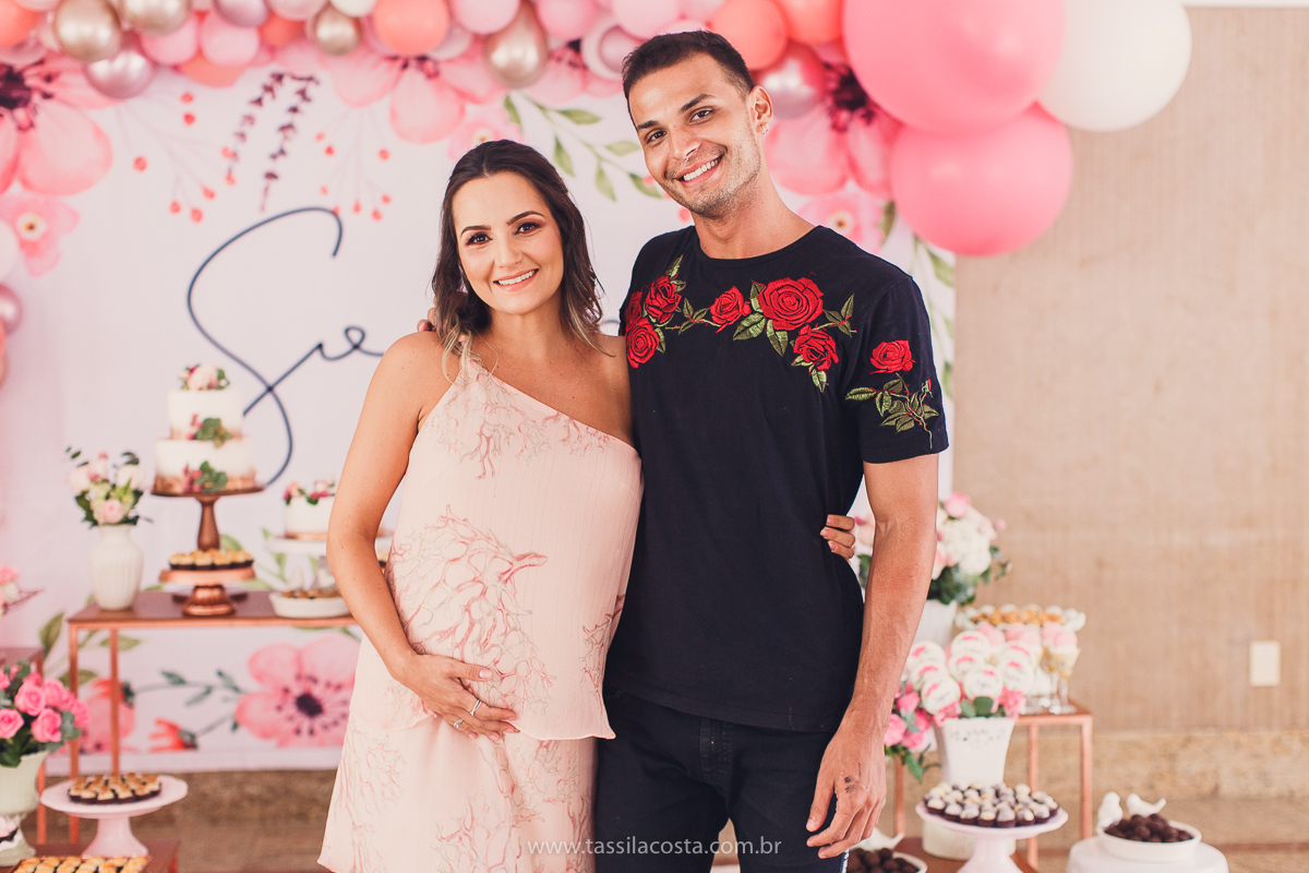 foto de chá bebê, decoração linda de chá de bebê, mãe de menina, decoração de chá de bebê de menina, decoração rosa e branca de chá de bebê, tássila costa fotografia, sandra festas, decoração de chá de bebê em Vila Velha ES, pais de primeira viagem