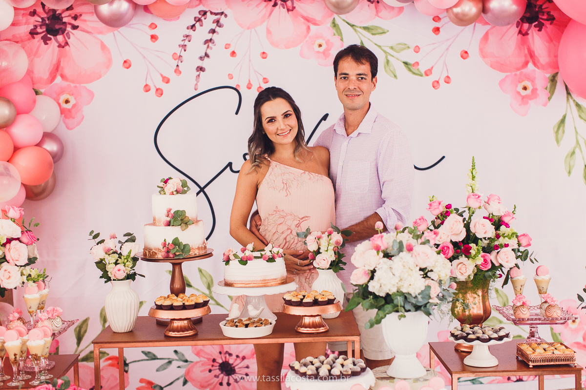 foto de chá bebê, decoração linda de chá de bebê, mãe de menina, decoração de chá de bebê de menina, decoração rosa e branca de chá de bebê, tássila costa fotografia, sandra festas, decoração de chá de bebê em Vila Velha ES, pais de primeira viagem
