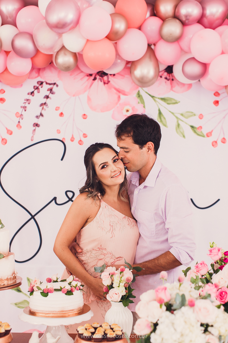foto de chá bebê, decoração linda de chá de bebê, mãe de menina, decoração de chá de bebê de menina, decoração rosa e branca de chá de bebê, tássila costa fotografia, sandra festas, decoração de chá de bebê em Vila Velha ES, pais de primeira viagem