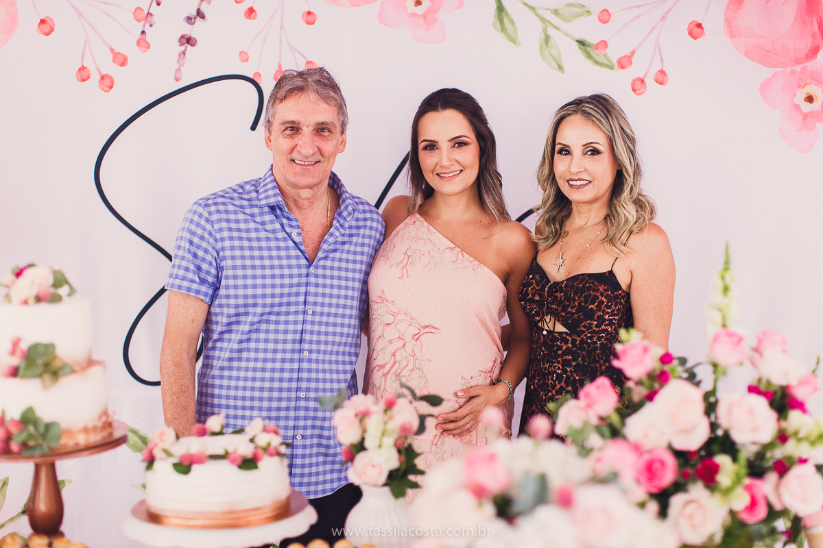 foto de chá bebê, decoração linda de chá de bebê, mãe de menina, decoração de chá de bebê de menina, decoração rosa e branca de chá de bebê, tássila costa fotografia, sandra festas, decoração de chá de bebê em Vila Velha ES, pais de primeira viagem