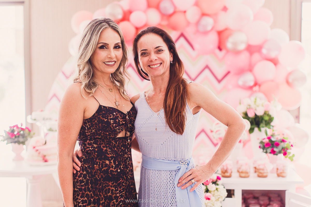 foto de chá bebê, decoração linda de chá de bebê, mãe de menina, decoração de chá de bebê de menina, decoração rosa e branca de chá de bebê, tássila costa fotografia, sandra festas, decoração de chá de bebê em Vila Velha ES, pais de primeira viagem