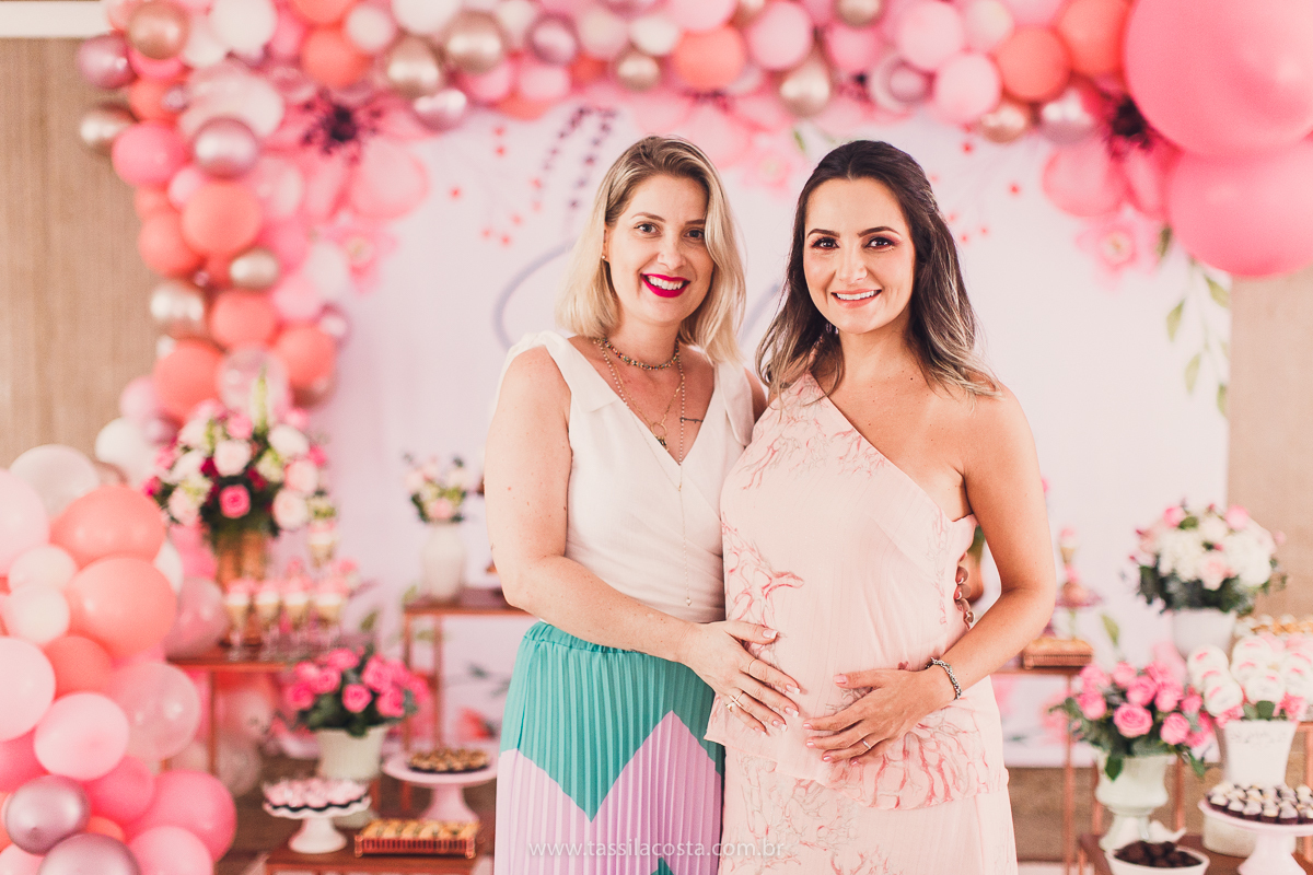 foto de chá bebê, decoração linda de chá de bebê, mãe de menina, decoração de chá de bebê de menina, decoração rosa e branca de chá de bebê, tássila costa fotografia, sandra festas, decoração de chá de bebê em Vila Velha ES, pais de primeira viagem