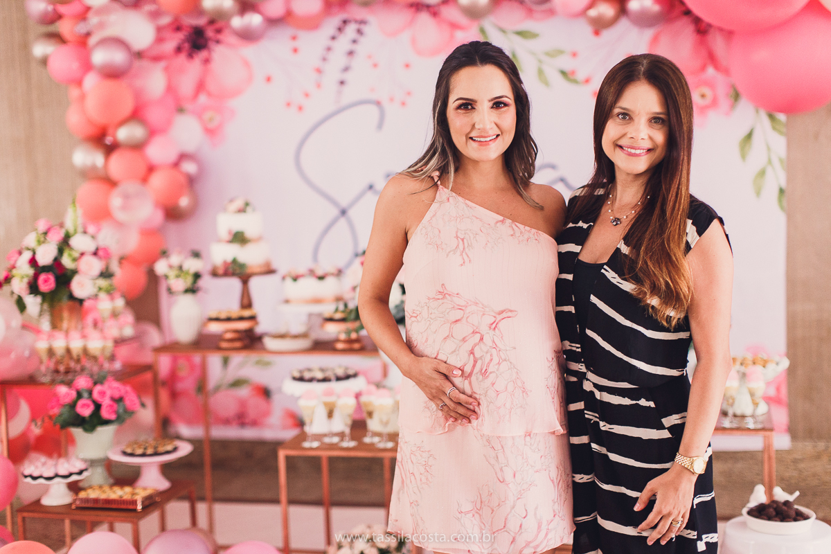 foto de chá bebê, decoração linda de chá de bebê, mãe de menina, decoração de chá de bebê de menina, decoração rosa e branca de chá de bebê, tássila costa fotografia, sandra festas, decoração de chá de bebê em Vila Velha ES, pais de primeira viagem