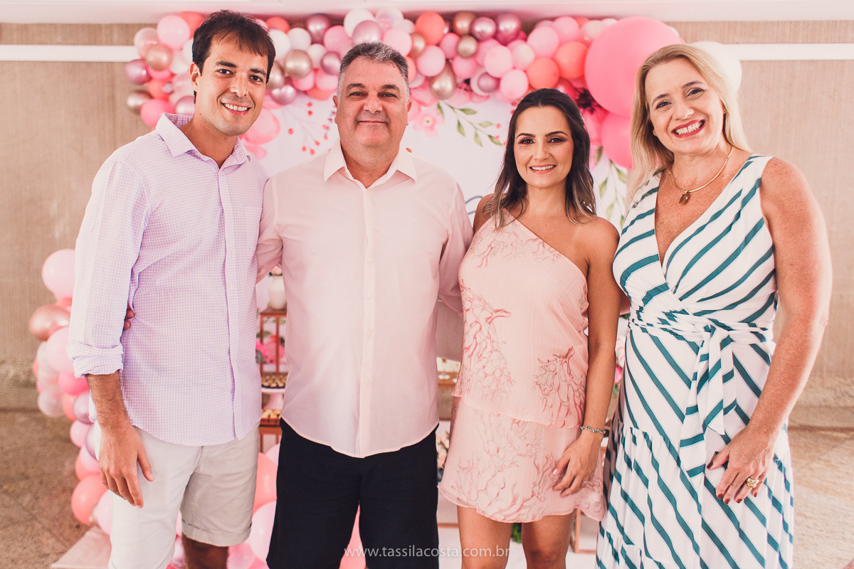 foto de chá bebê, decoração linda de chá de bebê, mãe de menina, decoração de chá de bebê de menina, decoração rosa e branca de chá de bebê, tássila costa fotografia, sandra festas, decoração de chá de bebê em Vila Velha ES, pais de primeira viagem