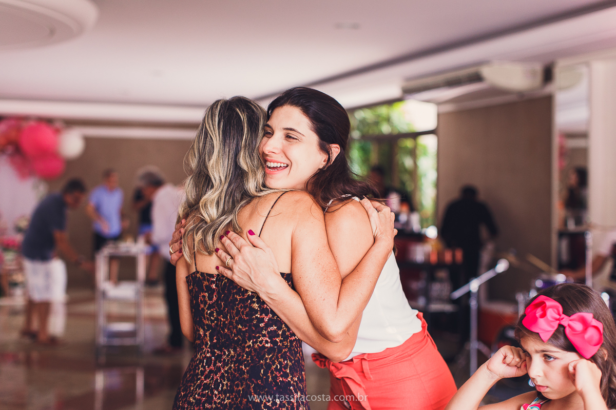 foto de chá bebê, decoração linda de chá de bebê, mãe de menina, decoração de chá de bebê de menina, decoração rosa e branca de chá de bebê, tássila costa fotografia, sandra festas, decoração de chá de bebê em Vila Velha ES, pais de primeira viagem