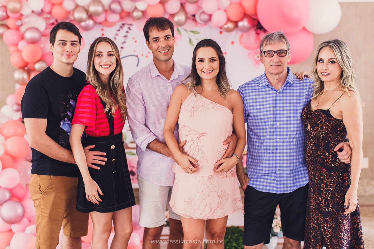 foto de chá bebê, decoração linda de chá de bebê, mãe de menina, decoração de chá de bebê de menina, decoração rosa e branca de chá de bebê, tássila costa fotografia, sandra festas, decoração de chá de bebê em Vila Velha ES, pais de primeira viagem