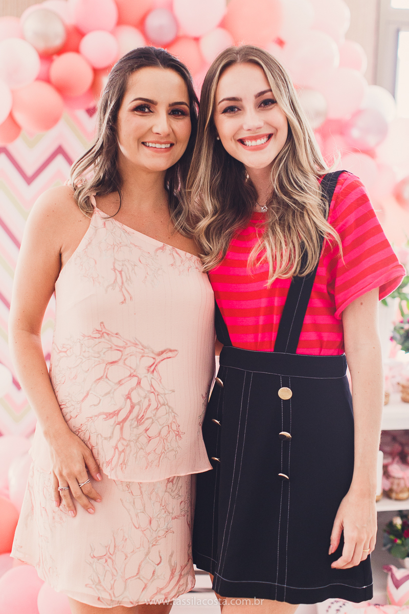 foto de chá bebê, decoração linda de chá de bebê, mãe de menina, decoração de chá de bebê de menina, decoração rosa e branca de chá de bebê, tássila costa fotografia, sandra festas, decoração de chá de bebê em Vila Velha ES, pais de primeira viagem