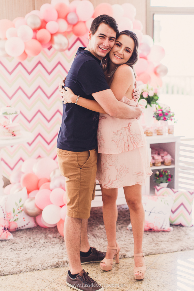foto de chá bebê, decoração linda de chá de bebê, mãe de menina, decoração de chá de bebê de menina, decoração rosa e branca de chá de bebê, tássila costa fotografia, sandra festas, decoração de chá de bebê em Vila Velha ES, pais de primeira viagem