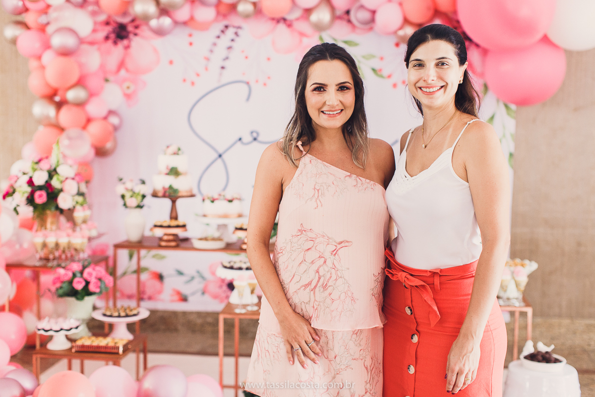 foto de chá bebê, decoração linda de chá de bebê, mãe de menina, decoração de chá de bebê de menina, decoração rosa e branca de chá de bebê, tássila costa fotografia, sandra festas, decoração de chá de bebê em Vila Velha ES, pais de primeira viagem