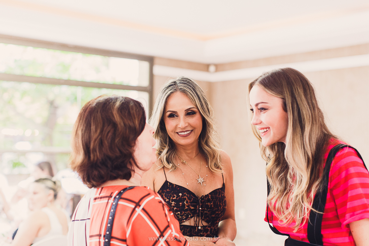 foto de chá bebê, decoração linda de chá de bebê, mãe de menina, decoração de chá de bebê de menina, decoração rosa e branca de chá de bebê, tássila costa fotografia, sandra festas, decoração de chá de bebê em Vila Velha ES, pais de primeira viagem