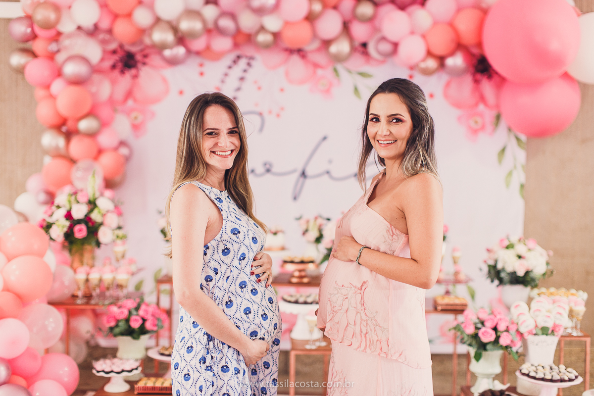 foto de chá bebê, decoração linda de chá de bebê, mãe de menina, decoração de chá de bebê de menina, decoração rosa e branca de chá de bebê, tássila costa fotografia, sandra festas, decoração de chá de bebê em Vila Velha ES, pais de primeira viagem