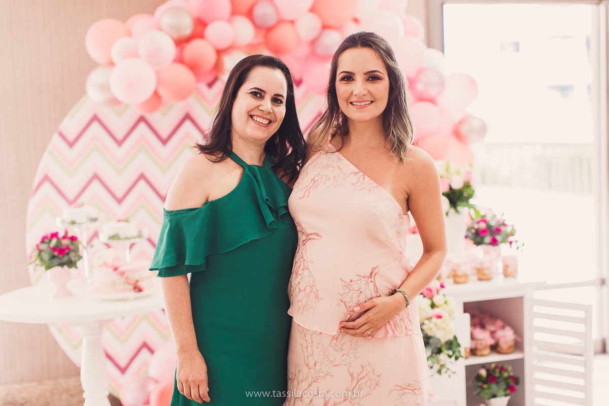 foto de chá bebê, decoração linda de chá de bebê, mãe de menina, decoração de chá de bebê de menina, decoração rosa e branca de chá de bebê, tássila costa fotografia, sandra festas, decoração de chá de bebê em Vila Velha ES, pais de primeira viagem