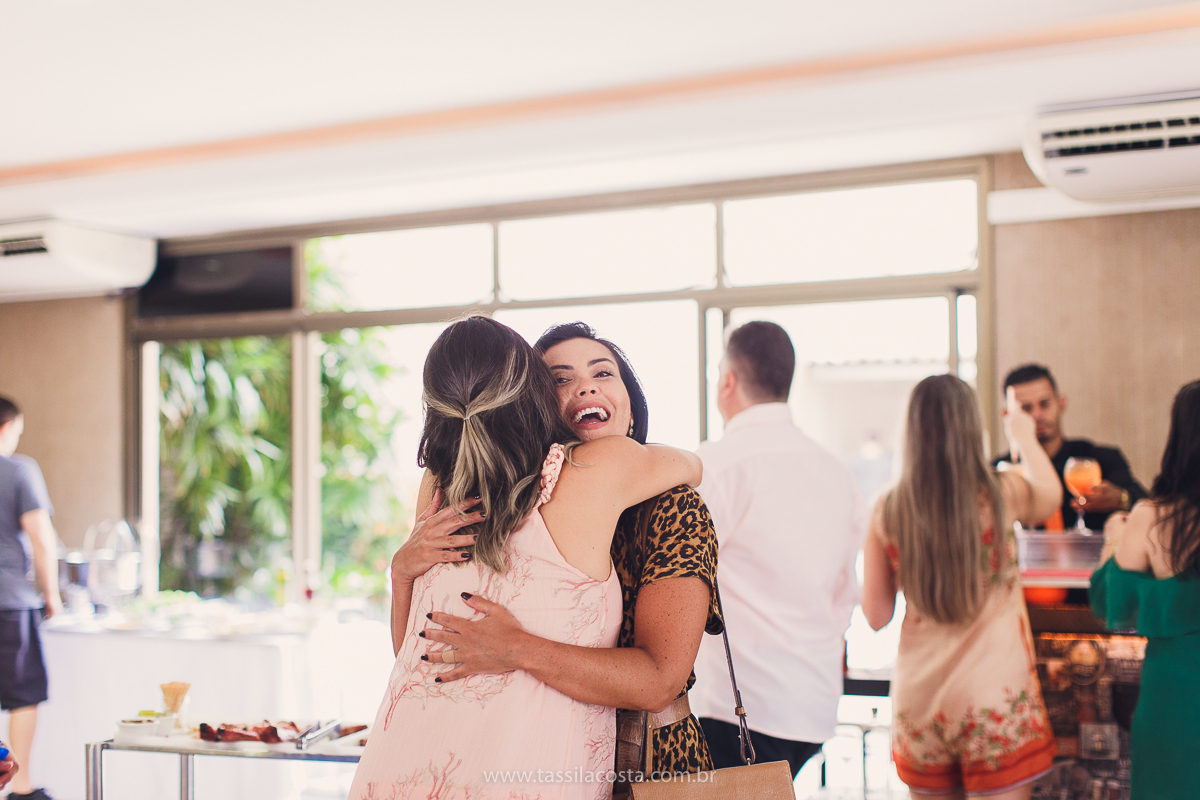 foto de chá bebê, decoração linda de chá de bebê, mãe de menina, decoração de chá de bebê de menina, decoração rosa e branca de chá de bebê, tássila costa fotografia, sandra festas, decoração de chá de bebê em Vila Velha ES, pais de primeira viagem