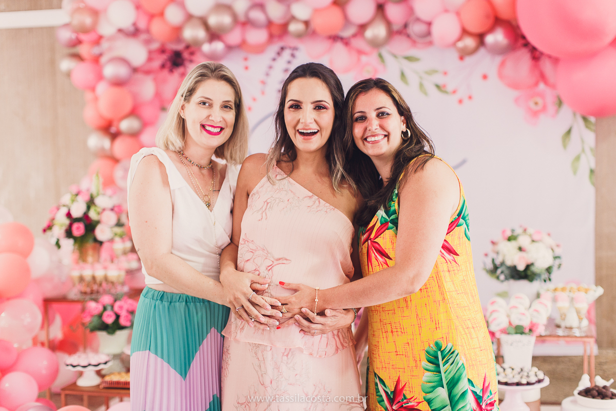foto de chá bebê, decoração linda de chá de bebê, mãe de menina, decoração de chá de bebê de menina, decoração rosa e branca de chá de bebê, tássila costa fotografia, sandra festas, decoração de chá de bebê em Vila Velha ES, pais de primeira viagem