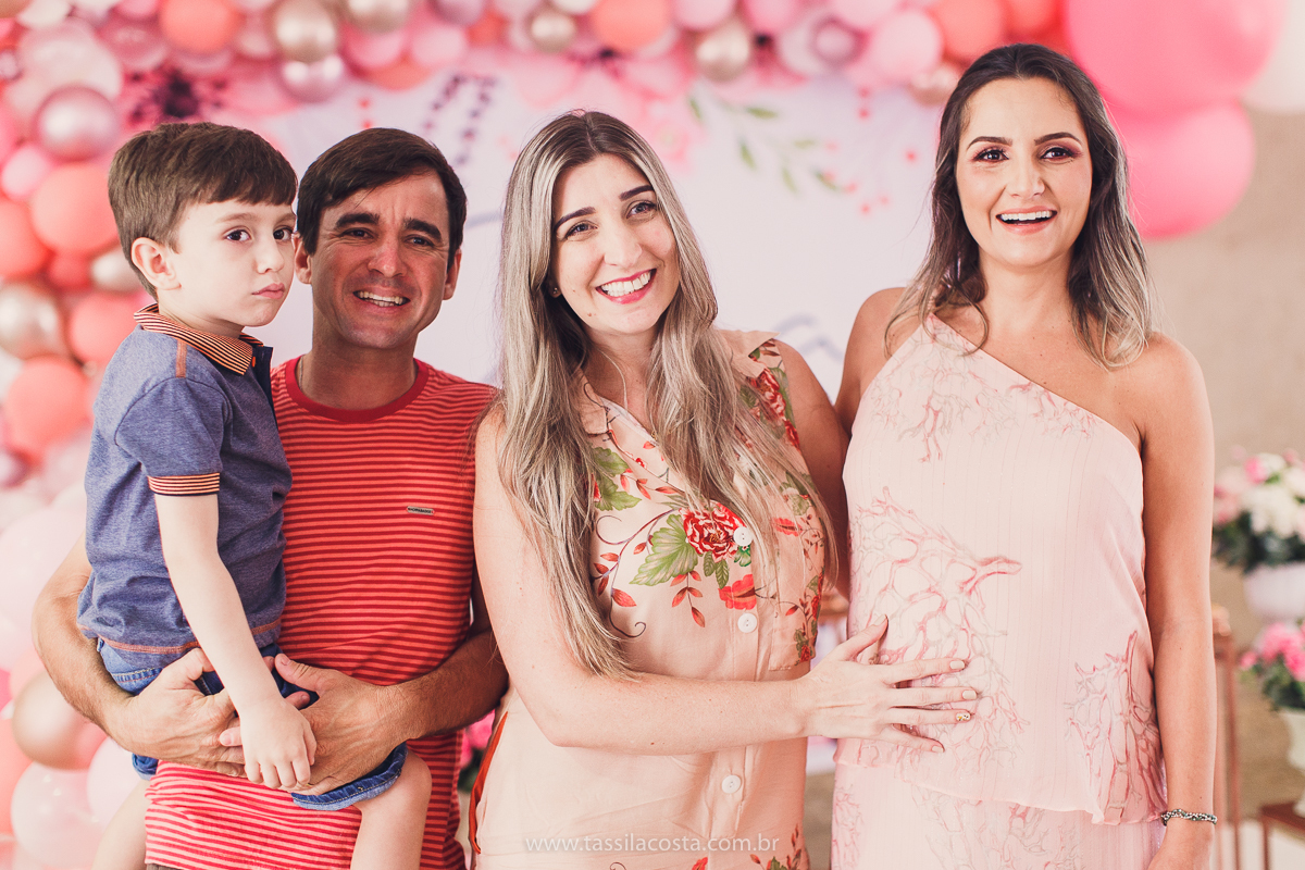 foto de chá bebê, decoração linda de chá de bebê, mãe de menina, decoração de chá de bebê de menina, decoração rosa e branca de chá de bebê, tássila costa fotografia, sandra festas, decoração de chá de bebê em Vila Velha ES, pais de primeira viagem