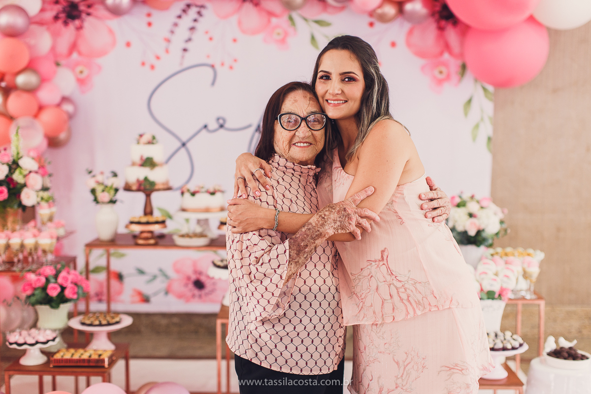 foto de chá bebê, decoração linda de chá de bebê, mãe de menina, decoração de chá de bebê de menina, decoração rosa e branca de chá de bebê, tássila costa fotografia, sandra festas, decoração de chá de bebê em Vila Velha ES, pais de primeira viagem