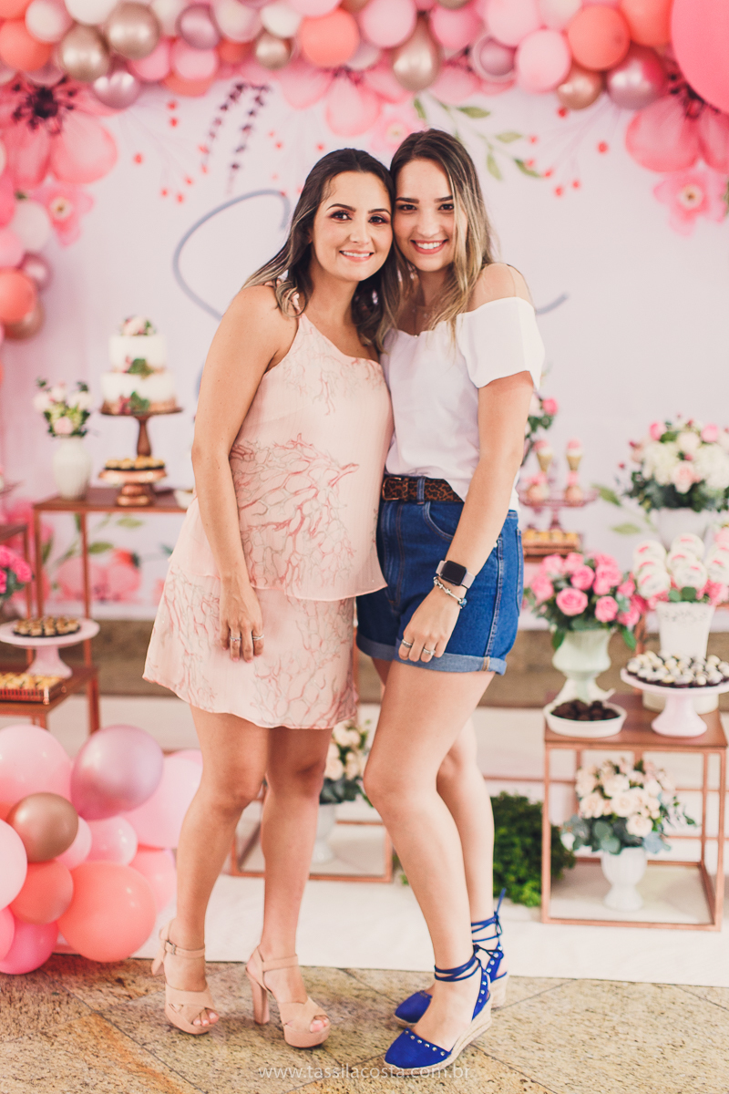 foto de chá bebê, decoração linda de chá de bebê, mãe de menina, decoração de chá de bebê de menina, decoração rosa e branca de chá de bebê, tássila costa fotografia, sandra festas, decoração de chá de bebê em Vila Velha ES, pais de primeira viagem