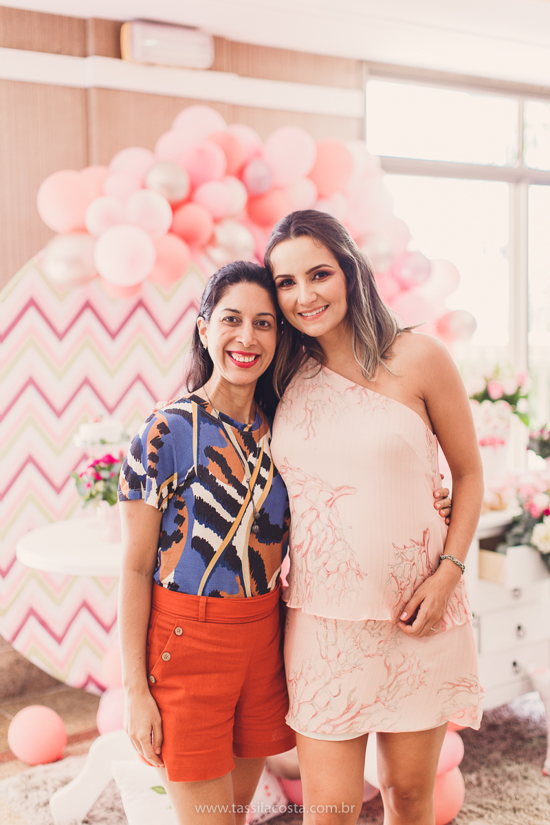 foto de chá bebê, decoração linda de chá de bebê, mãe de menina, decoração de chá de bebê de menina, decoração rosa e branca de chá de bebê, tássila costa fotografia, sandra festas, decoração de chá de bebê em Vila Velha ES, pais de primeira viagem